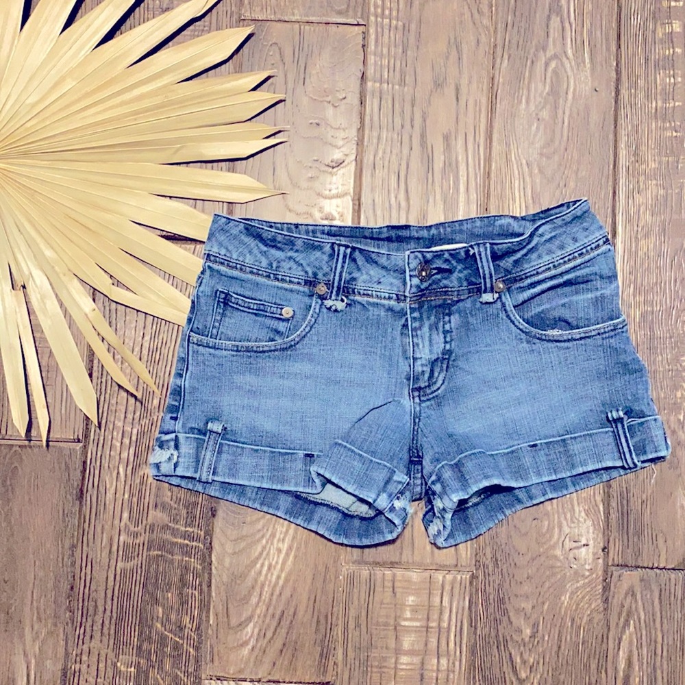 Volcom jean shorts size 3